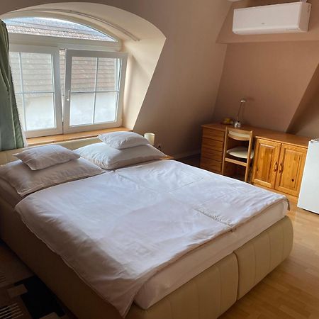 Ambrozia Guesthouse ナジカニジャ エクステリア 写真