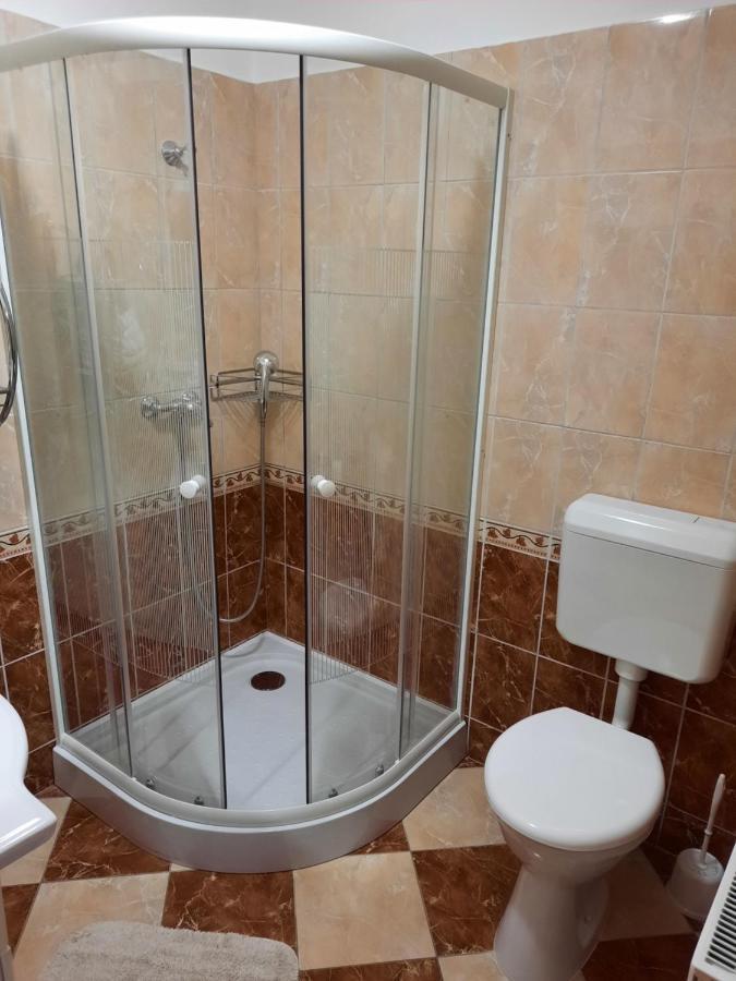 Ambrozia Guesthouse ナジカニジャ エクステリア 写真