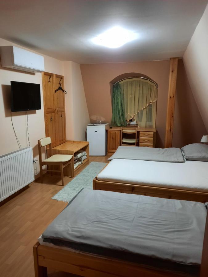 Ambrozia Guesthouse ナジカニジャ エクステリア 写真