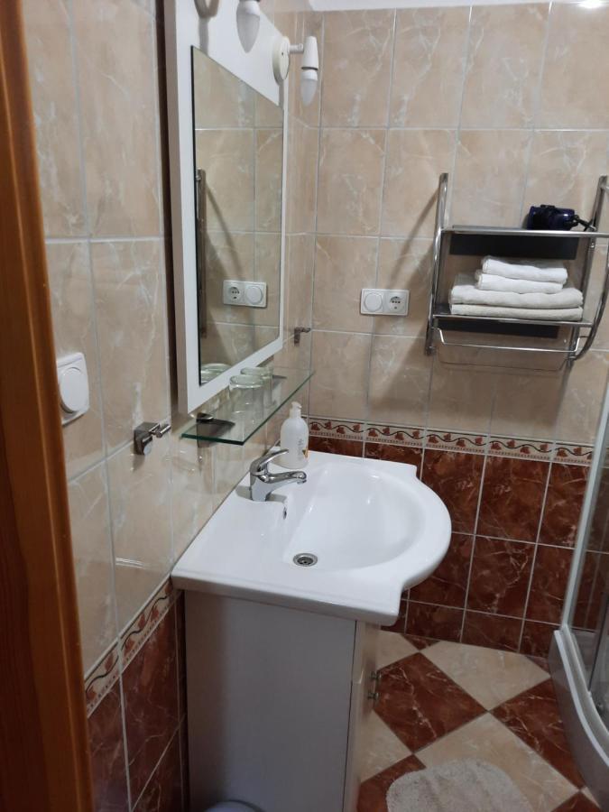 Ambrozia Guesthouse ナジカニジャ エクステリア 写真