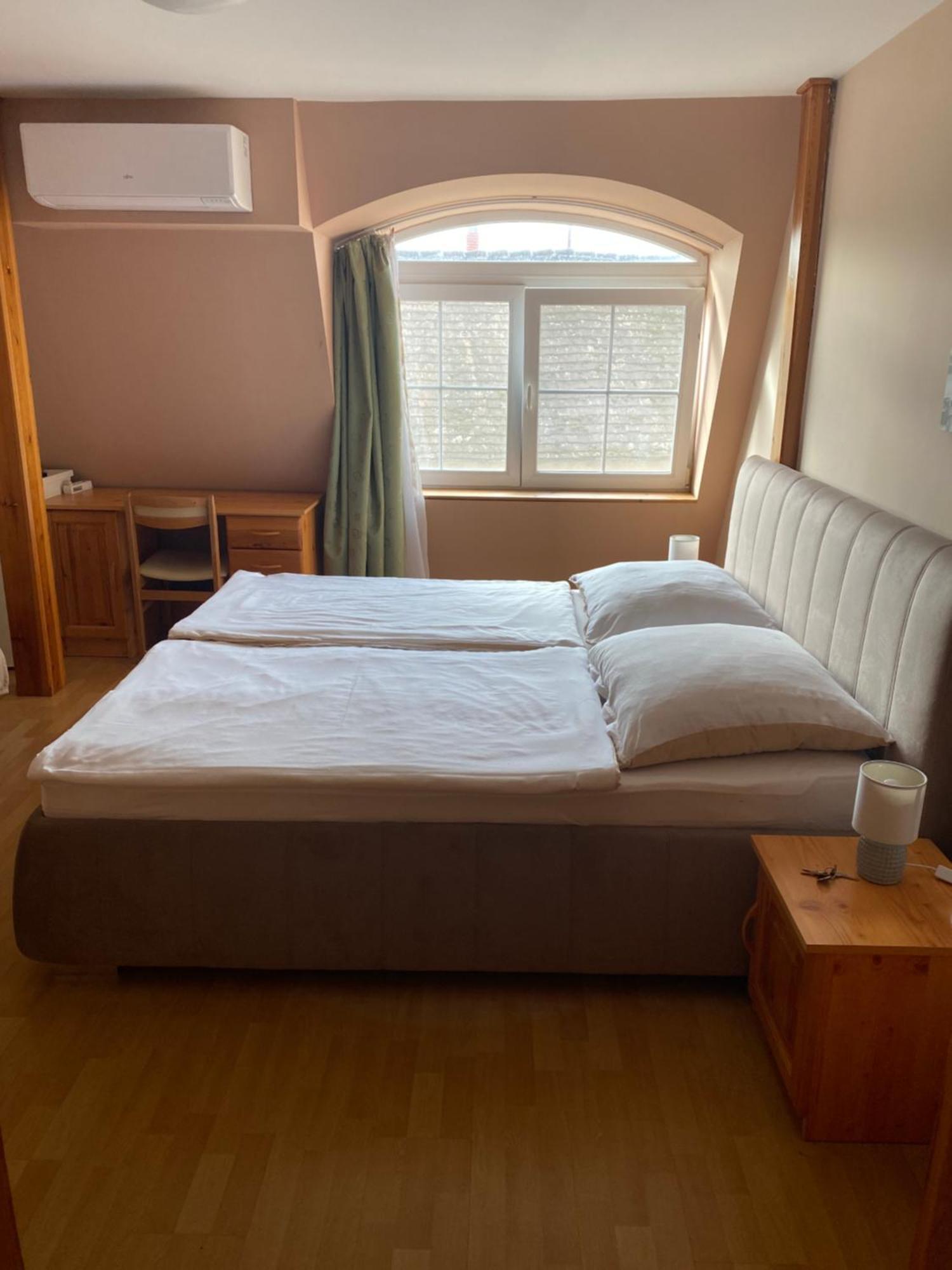 Ambrozia Guesthouse ナジカニジャ エクステリア 写真