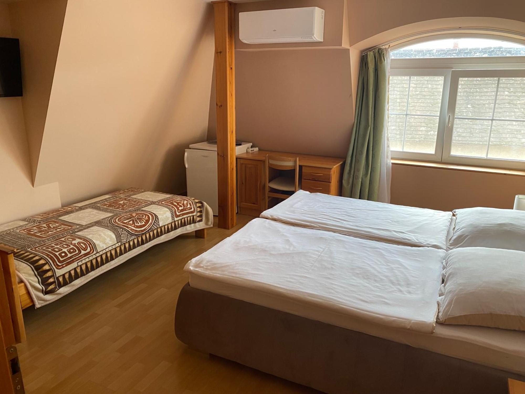 Ambrozia Guesthouse ナジカニジャ エクステリア 写真