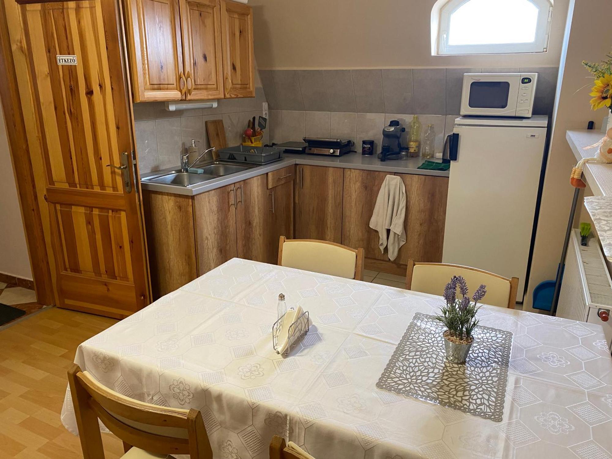 Ambrozia Guesthouse ナジカニジャ エクステリア 写真