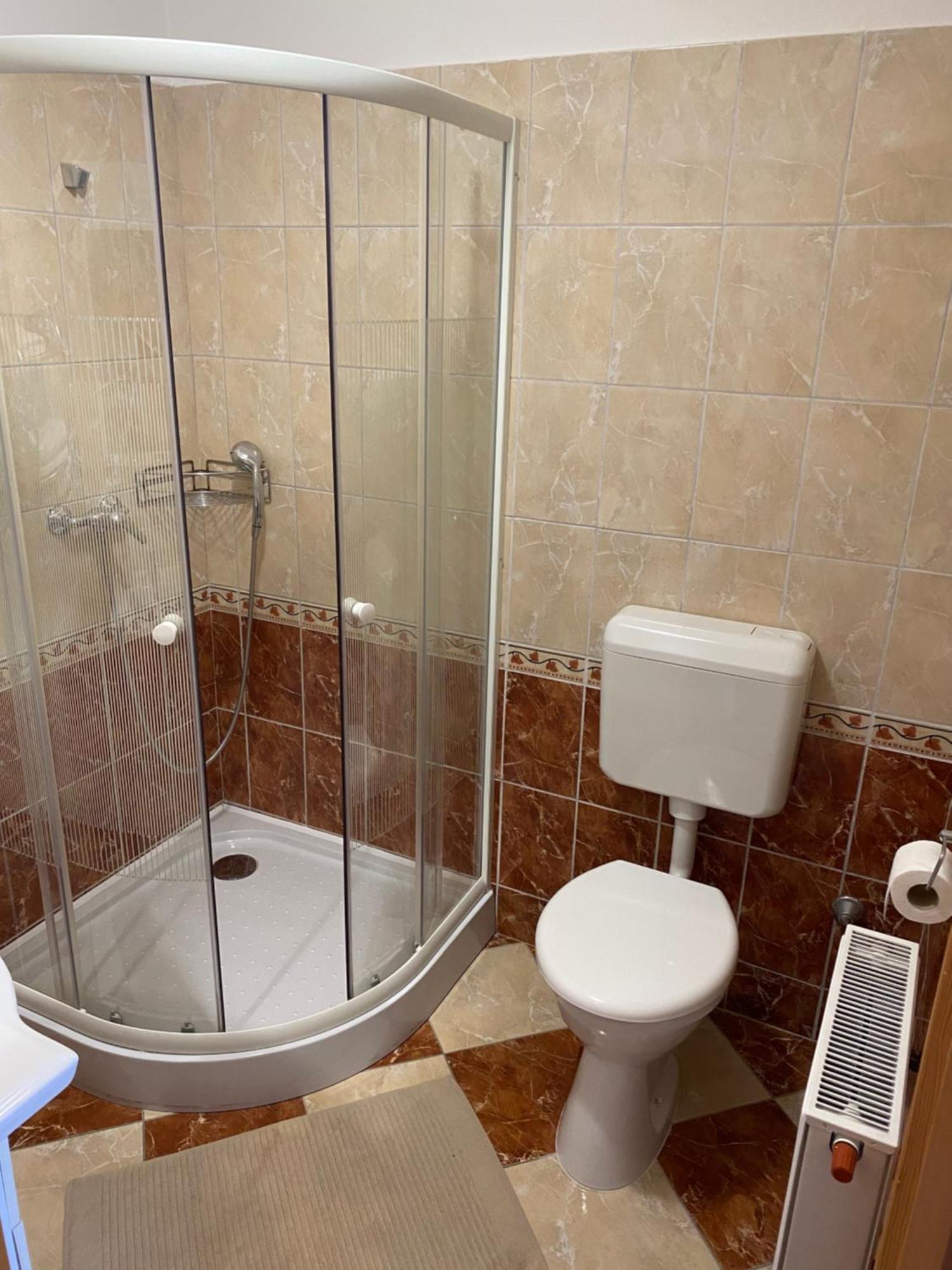 Ambrozia Guesthouse ナジカニジャ エクステリア 写真