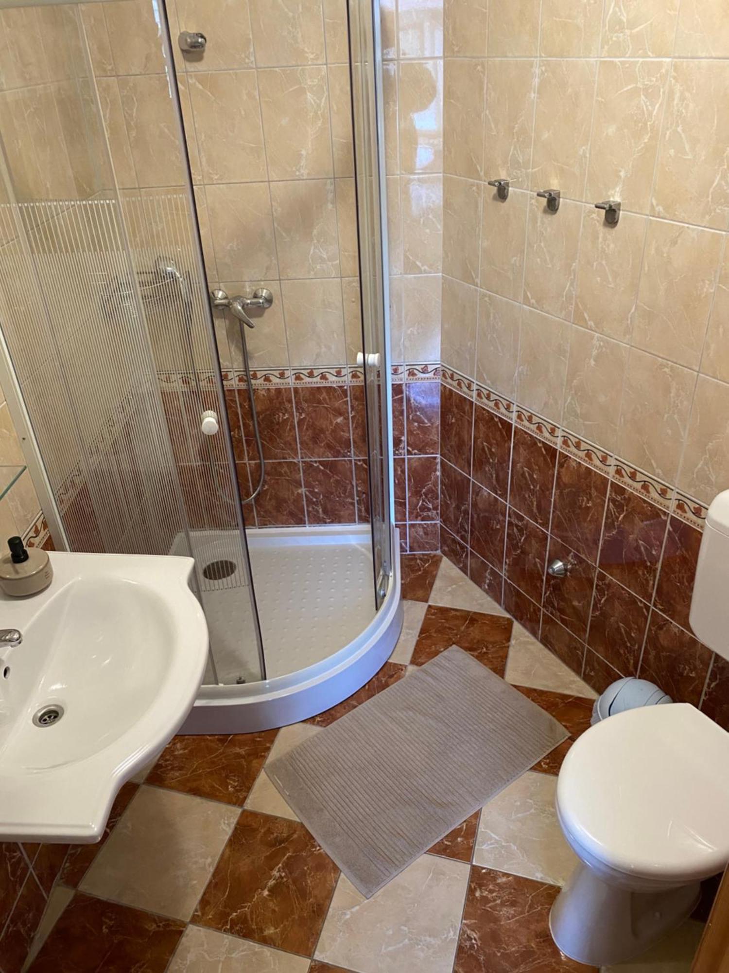 Ambrozia Guesthouse ナジカニジャ エクステリア 写真