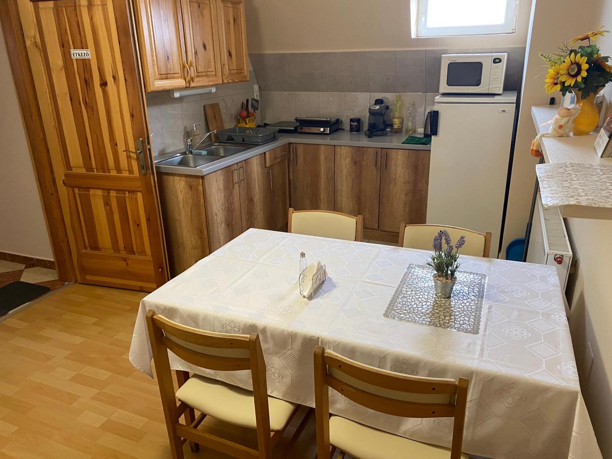 Ambrozia Guesthouse ナジカニジャ エクステリア 写真