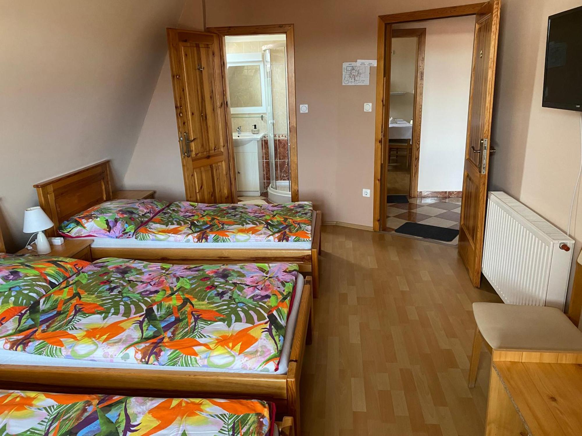 Ambrozia Guesthouse ナジカニジャ エクステリア 写真