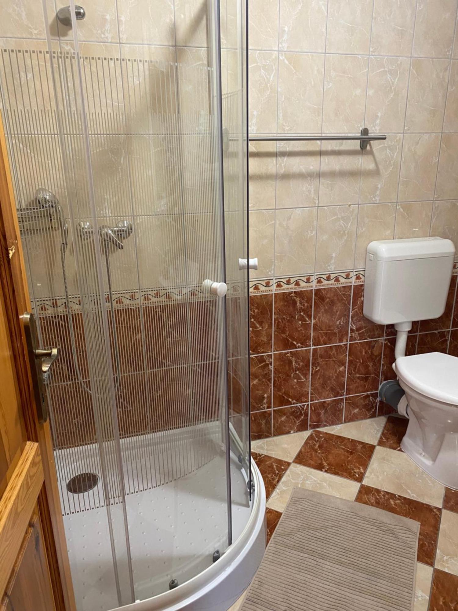Ambrozia Guesthouse ナジカニジャ エクステリア 写真