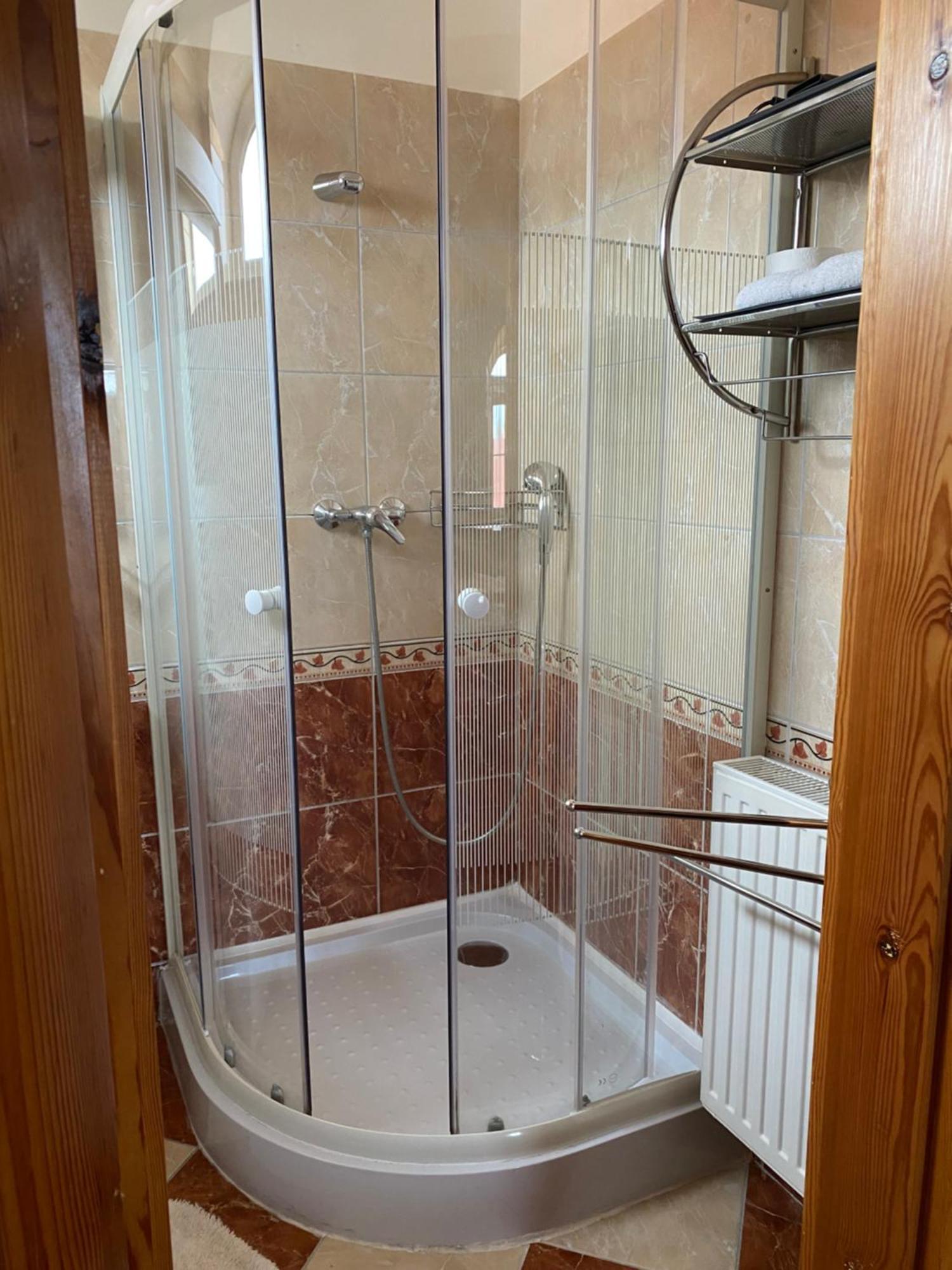 Ambrozia Guesthouse ナジカニジャ エクステリア 写真