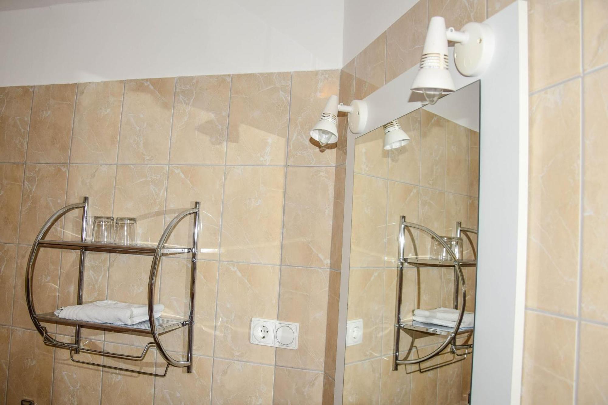 Ambrozia Guesthouse ナジカニジャ エクステリア 写真