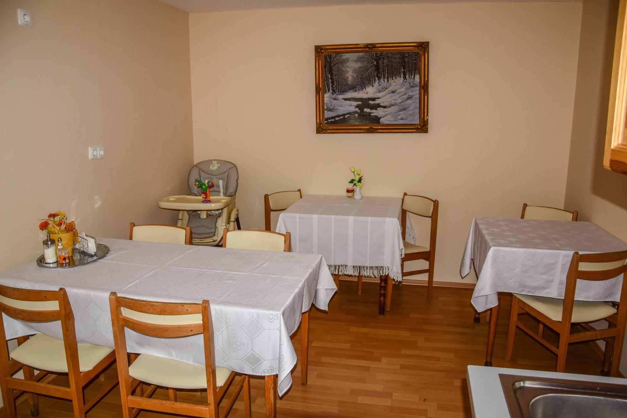 Ambrozia Guesthouse ナジカニジャ エクステリア 写真