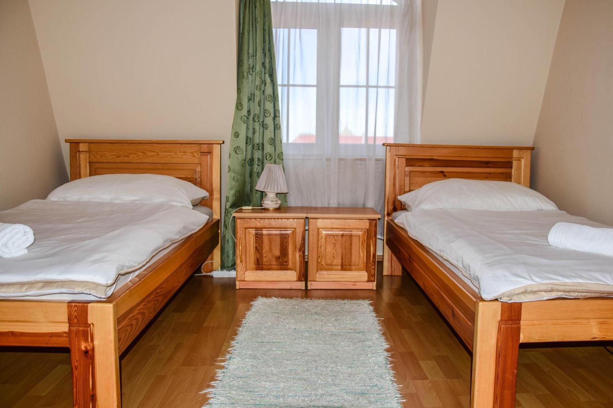 Ambrozia Guesthouse ナジカニジャ エクステリア 写真