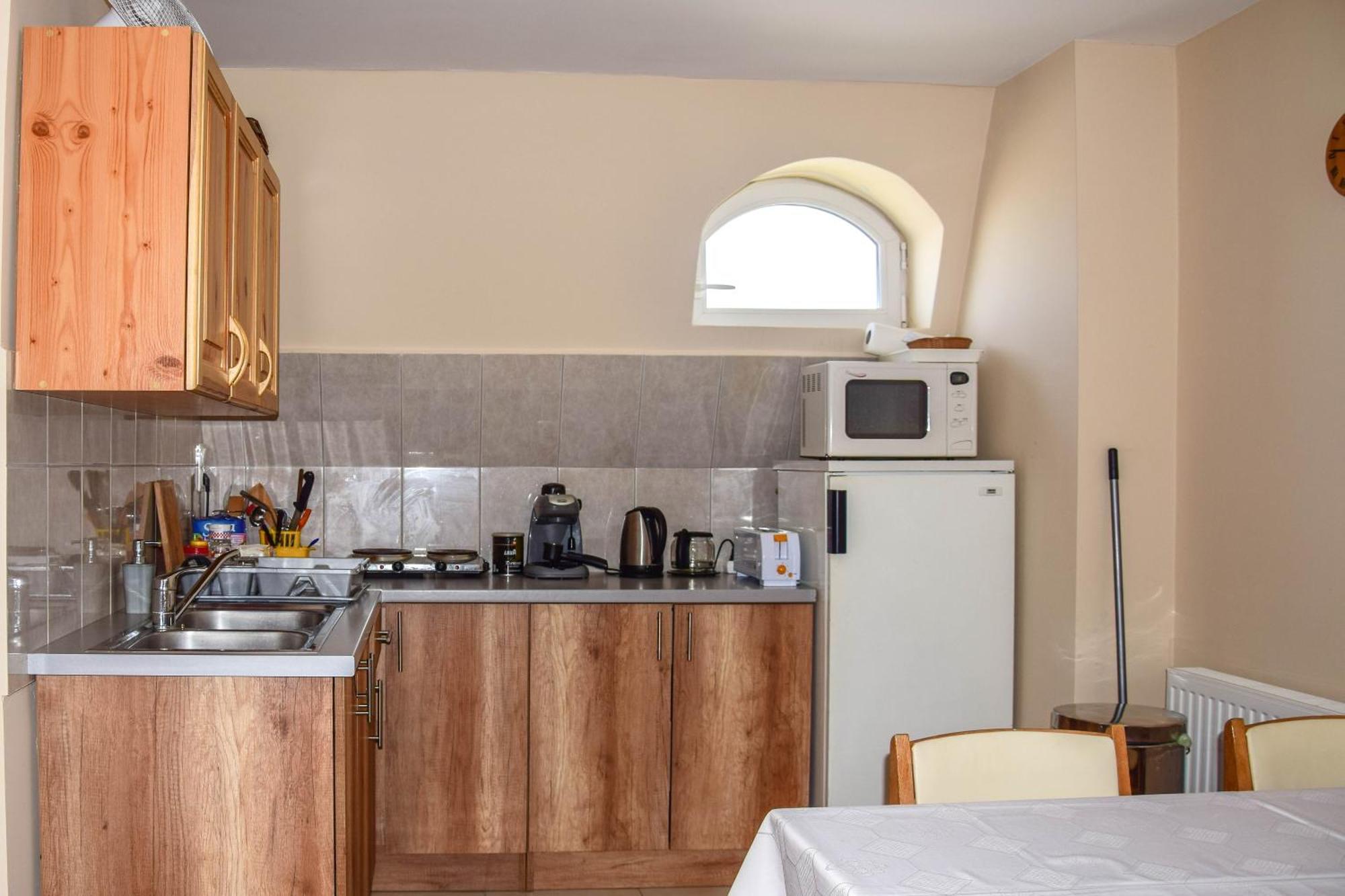 Ambrozia Guesthouse ナジカニジャ エクステリア 写真