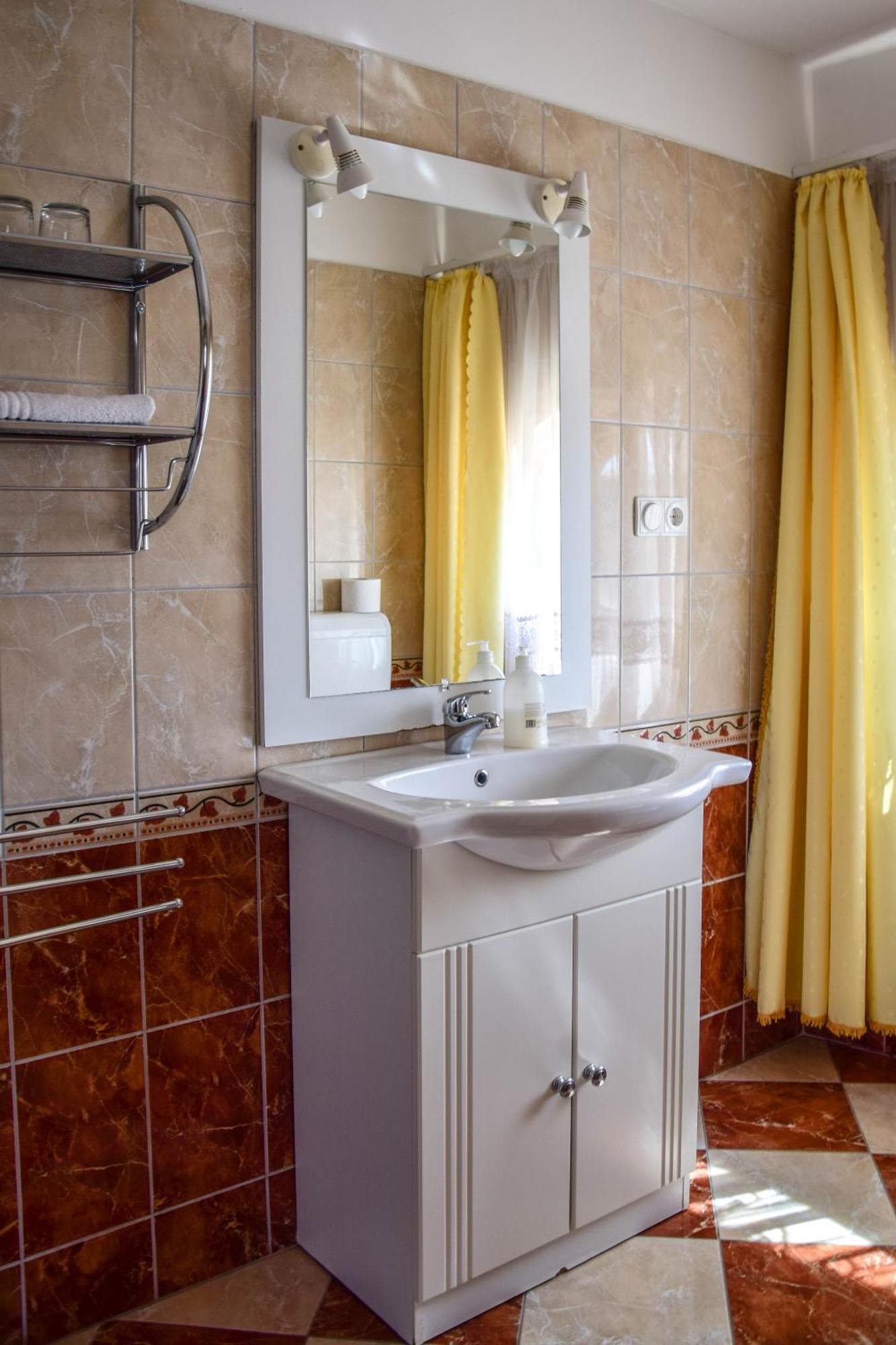 Ambrozia Guesthouse ナジカニジャ エクステリア 写真