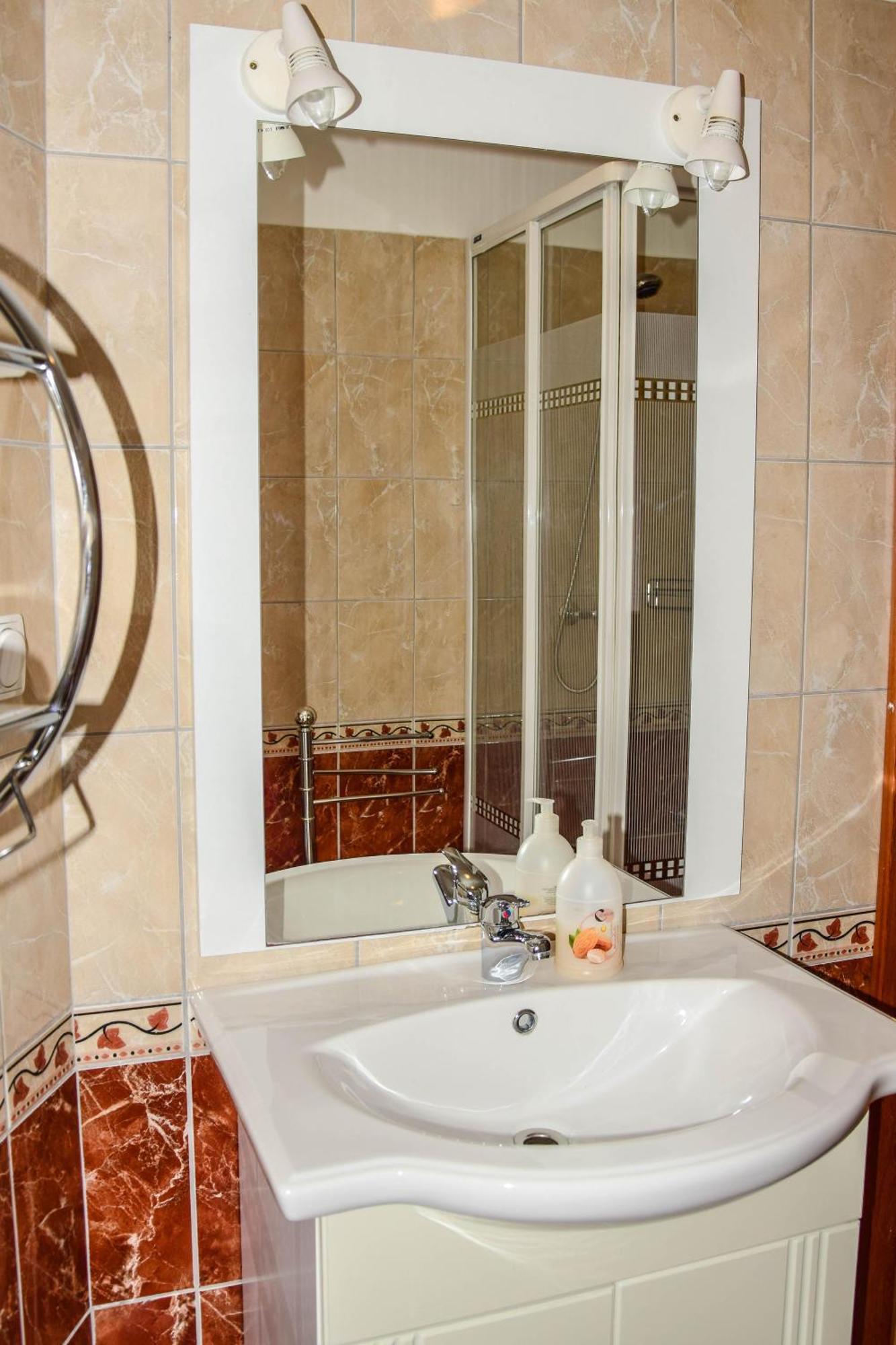 Ambrozia Guesthouse ナジカニジャ エクステリア 写真