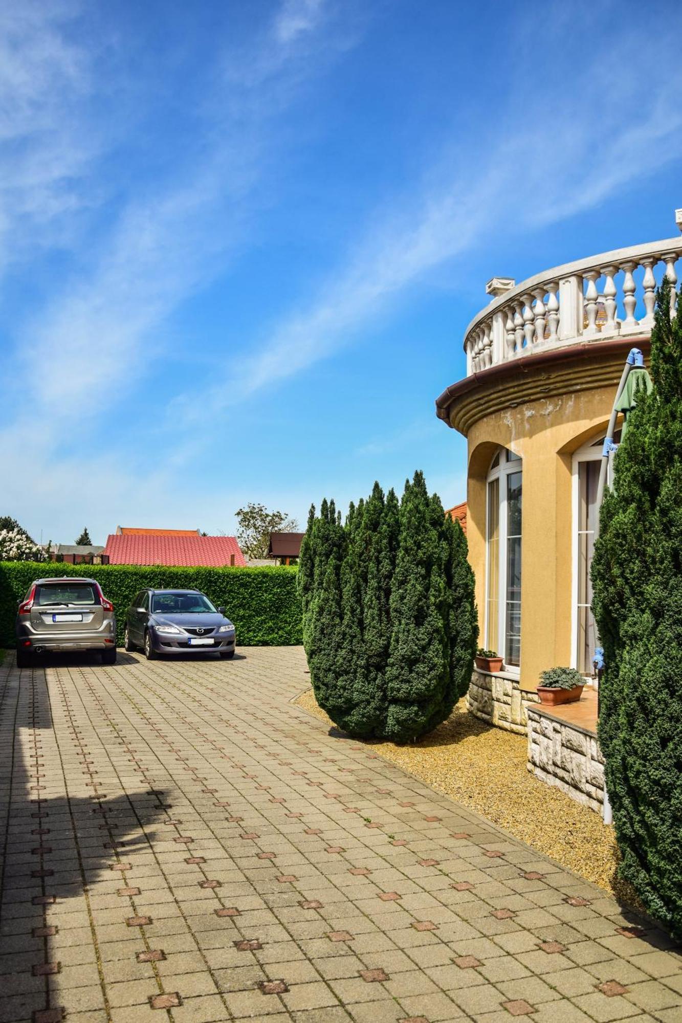 Ambrozia Guesthouse ナジカニジャ エクステリア 写真